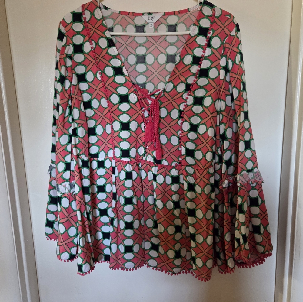 Crown & Ivy Geometric Women's Top